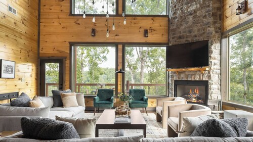 Indoor Pool, Movie Theatre, Game Room 6bdr Retreat Copperhead by Avantstay