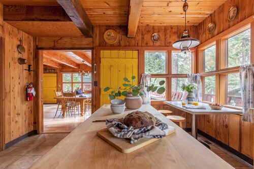 Sunnyside by Avantstay Charming Lake Tahoe Chalet on Tahoes West Shore