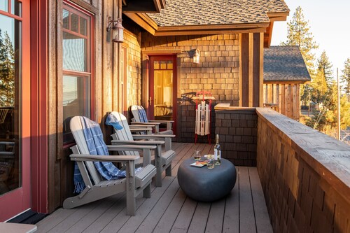 Atkinson by Avantstay Lake Front Home w/ Stunning Views in Tahoe Vista!