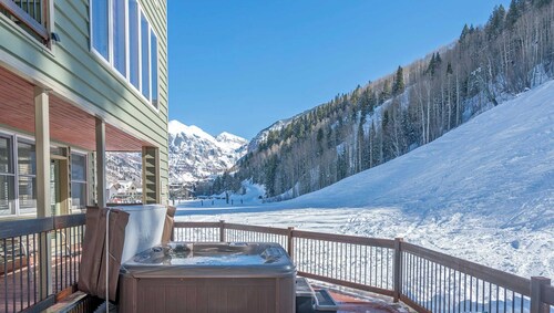 Etta Place Too 103 by Avantstay Close to Town & The Slopes! In Complex w/ Communal Pool & Hot Tub