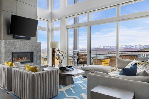 Silverado by Avantstay Snowboarder's & Skiers Paradise w/ Hot Tub, Views & Easy Slope Access!