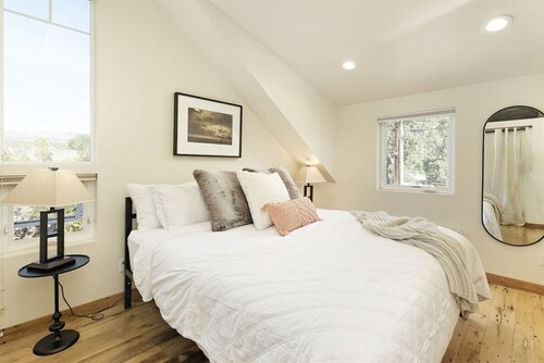 Treetop Haven | D/T Carbondale, Deck, Views