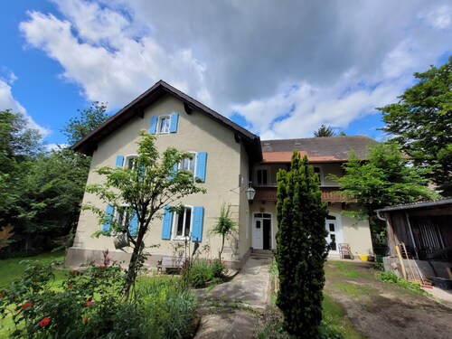 Zentral und ruhig gelegene alte Villa