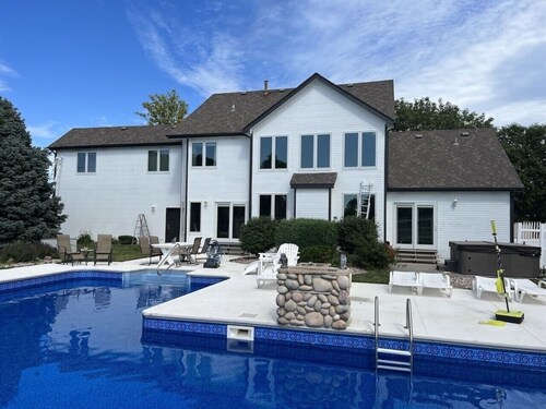 Golf Oasis Sleeps 22 Hot tub Firepit Gym Pool