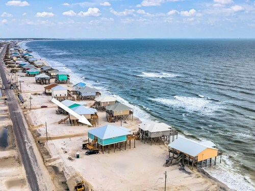 Toes in the Sand - Gulf Beachside, 4 Bedroom, 4 Bath, Dog Friendly, Sleeps 12