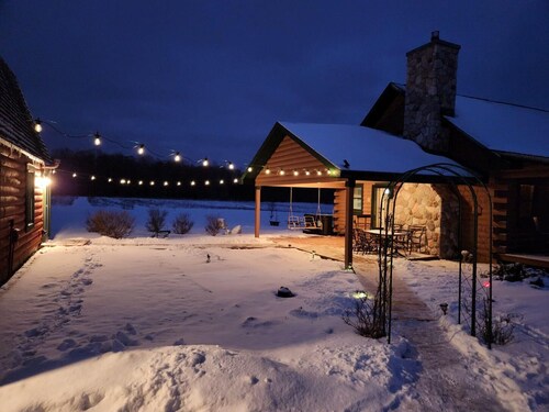 Bison Acres Close to Crystal Mt with Hot Tub