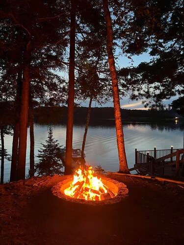 Modern Rustic Lake House- - ON SITE PONTOON RENTAL available!