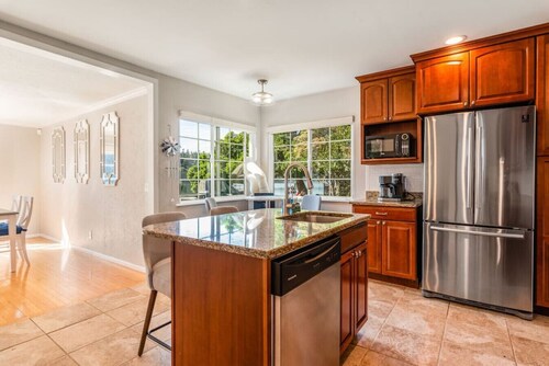 The Landing at Oyster Bay - Waterfront Home