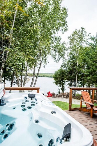 Lakeside Retreat with Hot Tub