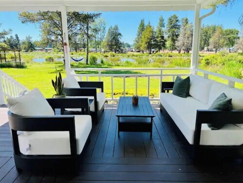 Cozy Lake Front Getaway!!!