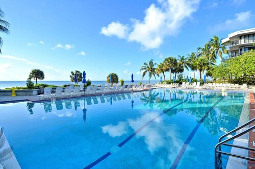 Atlantic Paradise by Avantstay Great Location w/ Balcony, Outdoor Dining & Shared Pool & Hot Tub!