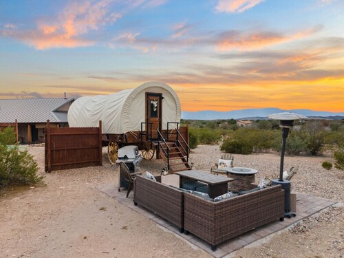 Rustic Wagon Getaway | Hot Tub/Stargazing/Views