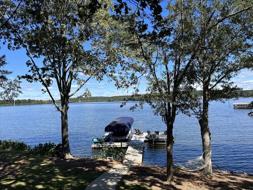 Lakefront home - Walk to restaurants - Deep water - LOCATION!!