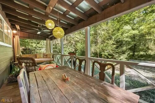 Cozy Lake Burton cottage -- enjoy boating, mountains, hiking, wineries and more!