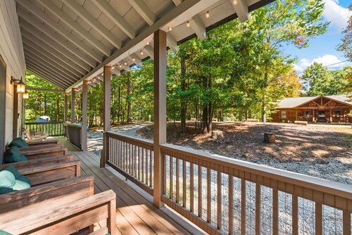 Cozy 5BR Cabin with 3 Fireplaces, Hot Tub, Fenced Yard
