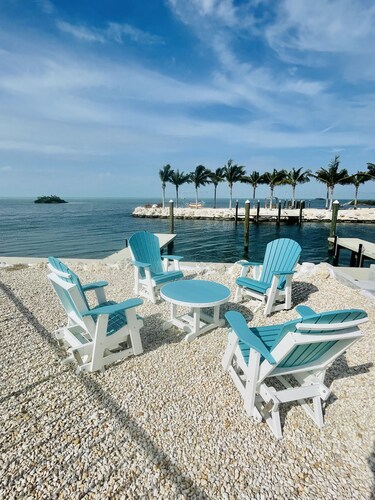 Luxury Waterfront Estate—Pool, Spa, Game Lounge, 2 Docks & Ramp Access—Gulfside