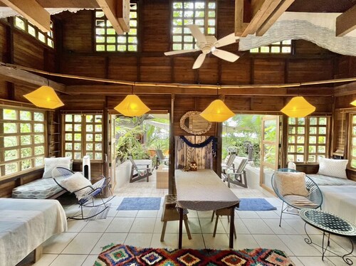 AMAZING BEACHFRONT HOUSE WITH INCREDIBLE OCEAN VIEW AND POOL