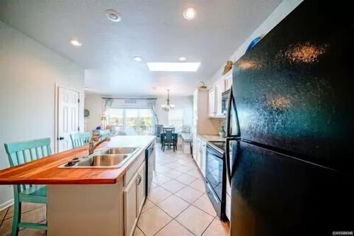 Cozy waterfront condo/ boat dock.  Awesome sunsets!