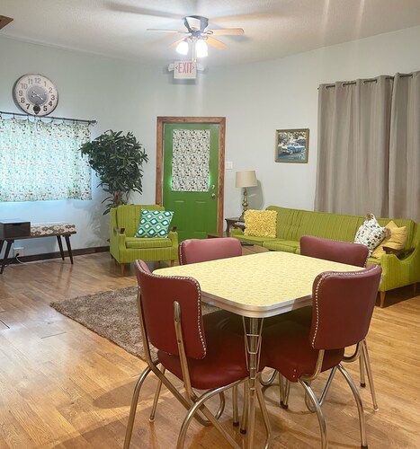 Cozy Retro Villa 19 Forty-Six