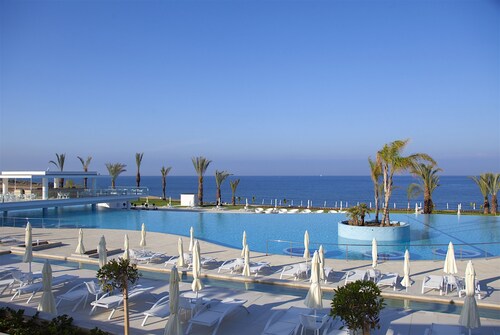 King Evelthon Beach Hotel & Resort