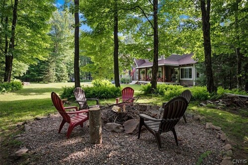 ADK Hideaway - Spacious, modern home nearby to all amenities