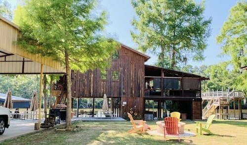 SUMMERTIME!! HOT TUB!! FIRE PIT! Getaway at this Epic Waterfront Home!!