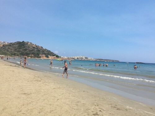Mary's Central Beachside Mansion- with large Terrace and Balcony