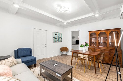 North End Treasure. Beautiful 2 bedroom apartment