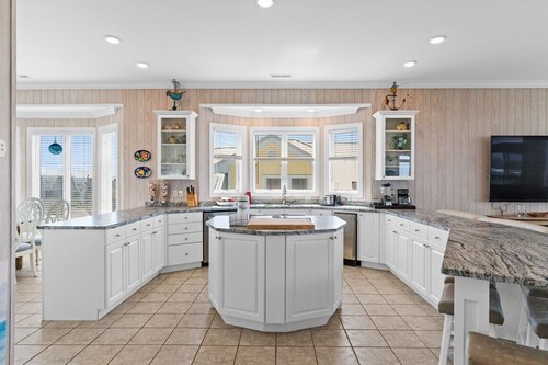 5BR/5BA Home - Oceanfront, VIEWS & MORE VIEWS, POOL, SPA, Sleeps 10