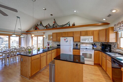 Semi Oceanfront, Beach Access, Private Pool, Hot Tub, Game Room, & Dog Friendly