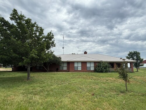 Family Owned Small Farm, Relax at the Circle4B Ranch!