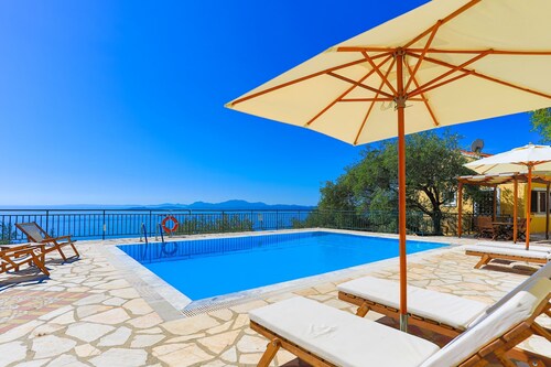 Viilla Ilios: Superb sceneries and views, private pool, WiFi, A/C