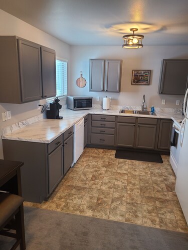 single/multi family 4 bed 2 bath 2 garage