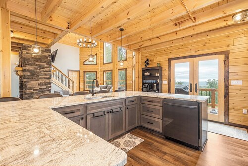 Sunshine Chalet by Taylor Made Deep Creek