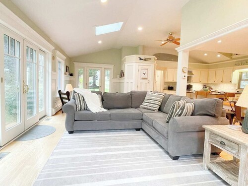 The Pet-Friendly Surf Shack Hideaway on the Cove