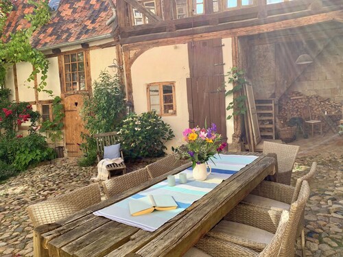 ⭐️ himmlischer Hof - Erholung im Denkmal von 1477, 2 Pax, 55m², Kamin/Terrasse/P