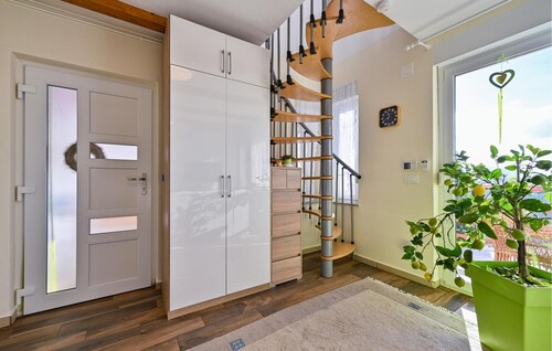 Cozy home in Martinkovec with WiFi