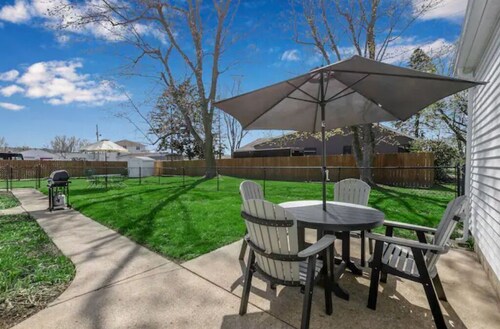 Meticulous Main St Ranch 3 Bd Lux Apt Front Unit