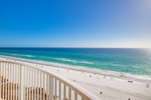 Large Balcony! Gulf Front Master Suite! Many Amenities On-site!