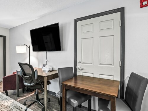 Baymont by Wyndham Ocala Suites