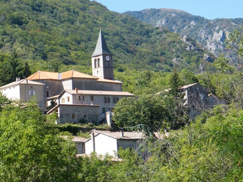 Retraite aan de rivier in La Souche