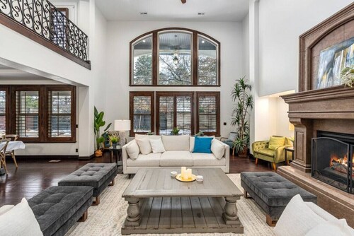 Olympus Luxury-Prime Location- HotTub+Theater+More