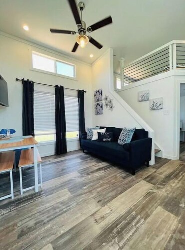 Bosque Azul. A one bedroom tiny home with a loft.