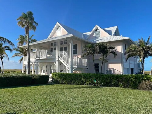Lux House West End, Old Bahama Bay Resort