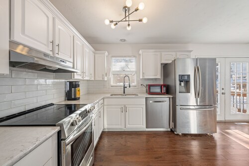 Elm. Peaceful pet friendly home. No pet fee!