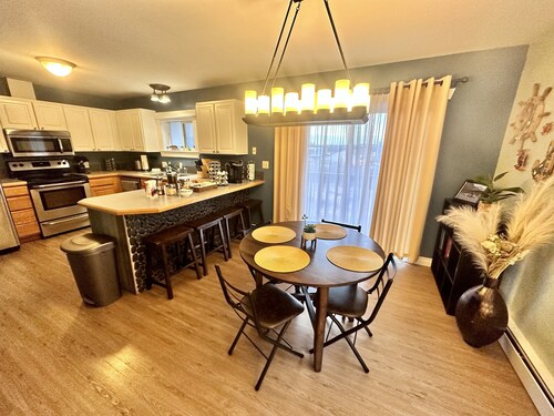 ✈️🐻 Flying Bear "B" 3- Bedroom 1.5 Bath Comfortable Home 🐻✈️
