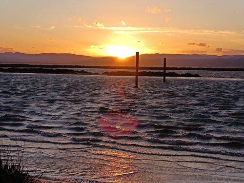 Renovated fisherman's farmhouse comfortable wifi air conditioning large covered pergola terrace