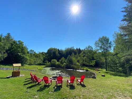 Sacandaga Lake Getaway-Dog Friendly-50 acres-Private hiking-2 miles to LAKE!
