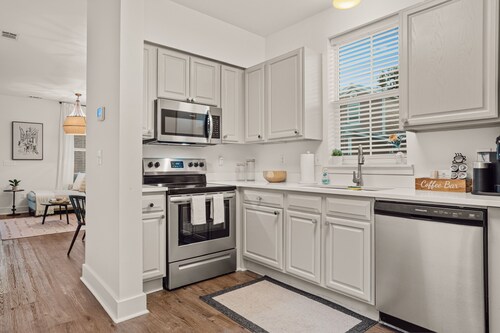 Downtown Ocean Springs Cottage with Golf Cart
