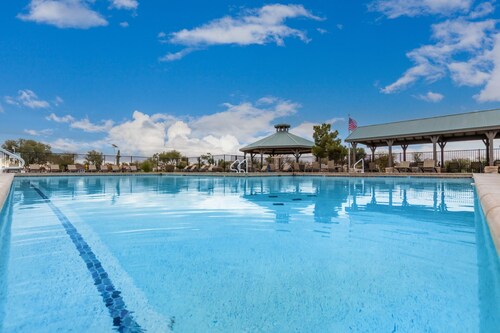 2 King Beds! Private Spa! 2 Bedroom & 2 Bathroom Home in Queen Creek!